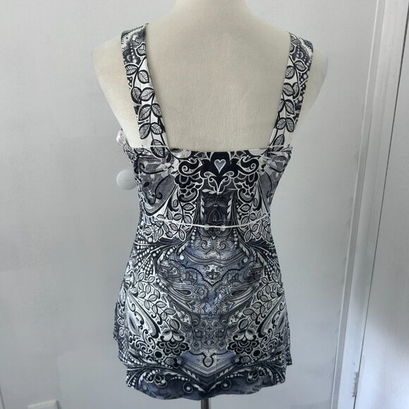 One World V-neck Tank Top - Picture 3 of 4